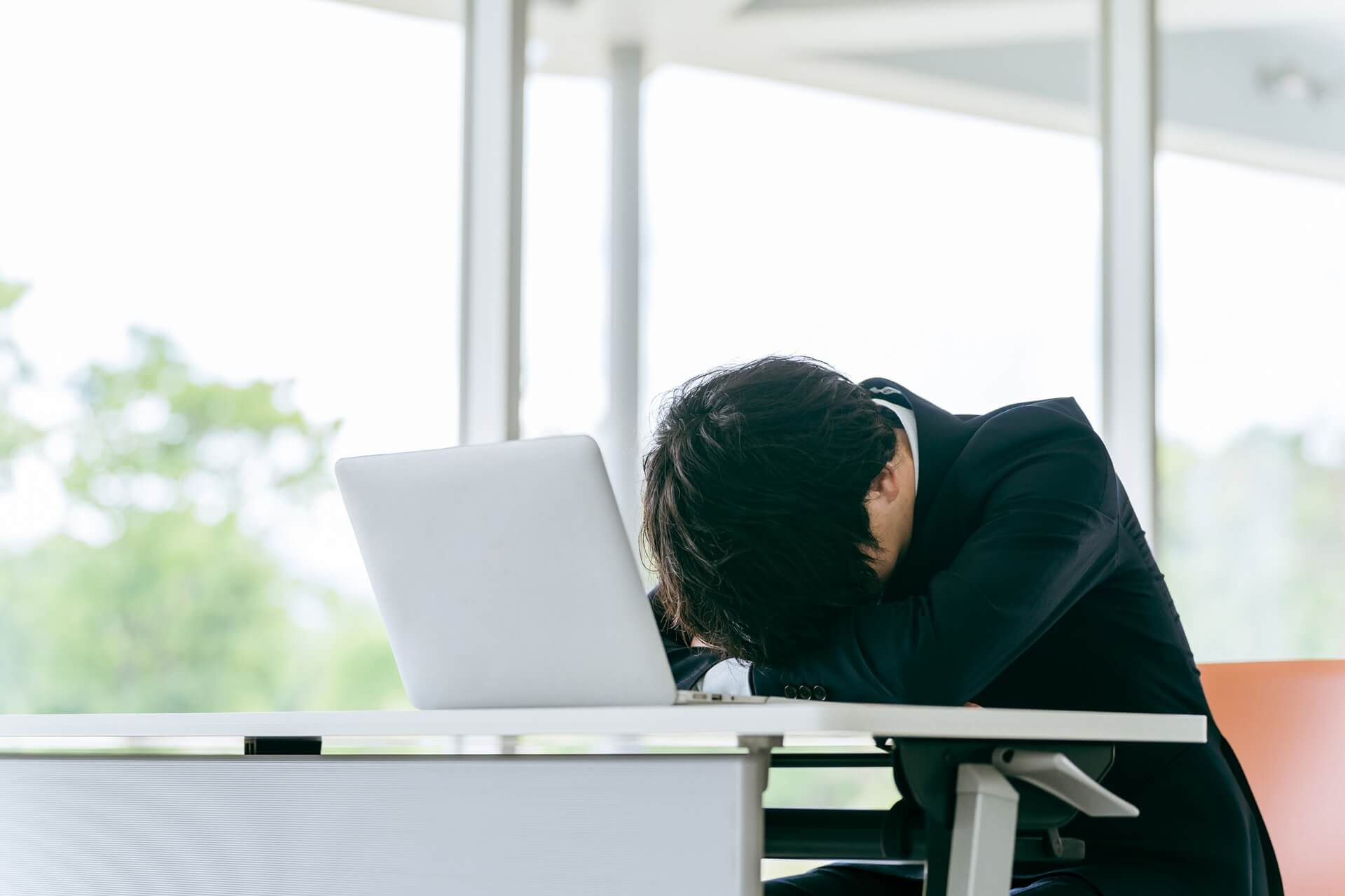 20代男性の不眠症|原因と対処法